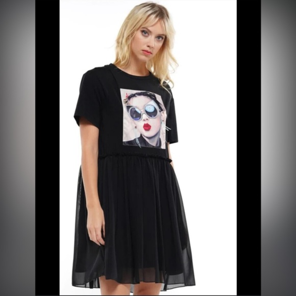 Red Lips T-Shirt‎ Dress Size Small